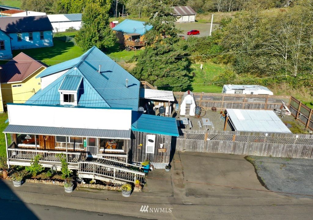 8 Fairgrounds Rd, Skamokawa, WA 98647