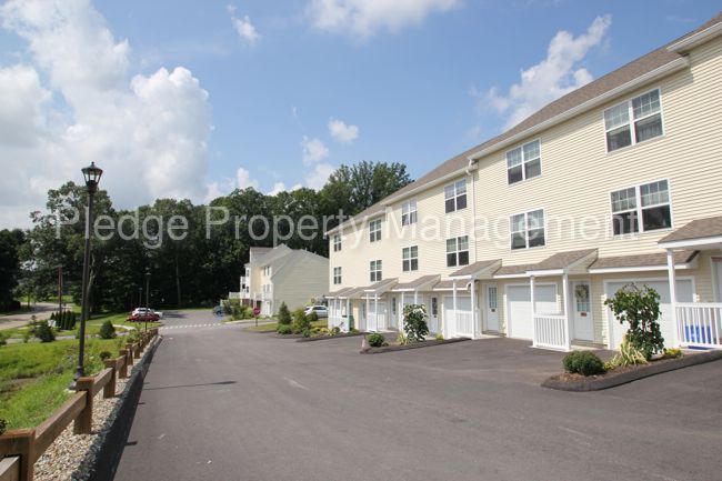 804 River View Ln, Norwich, CT 06360