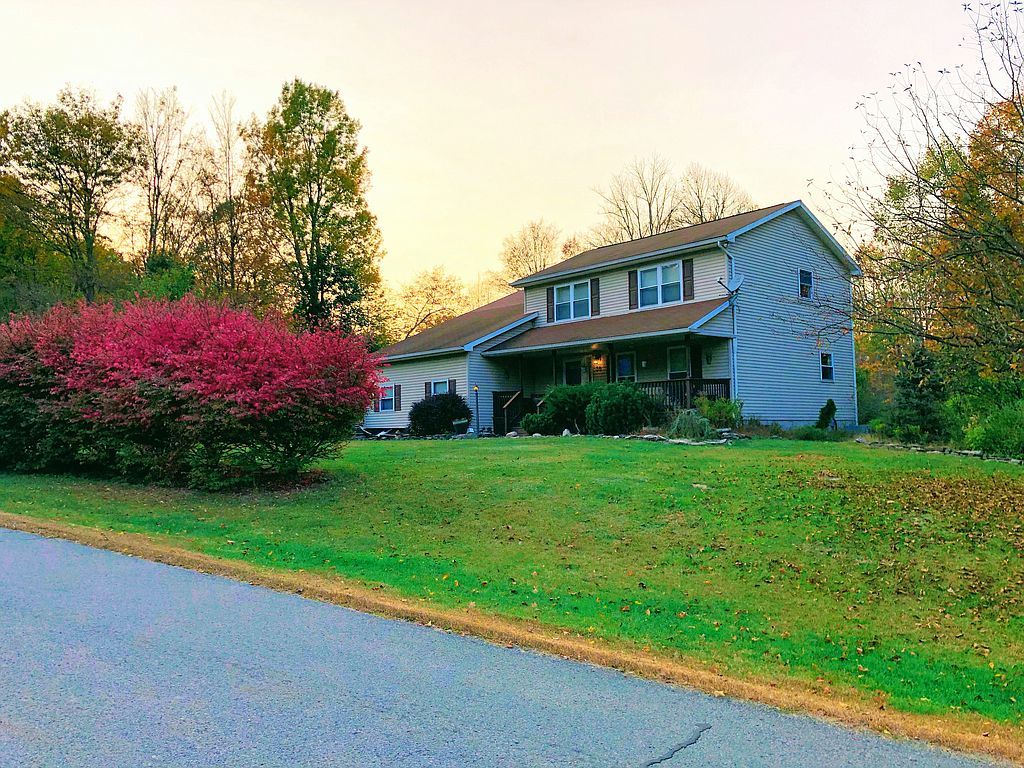 30 Valley View Dr, Factoryville, PA 18419