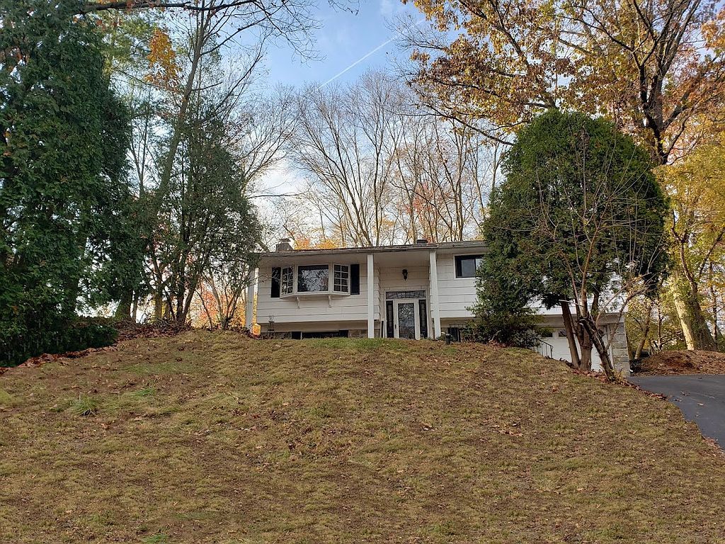 715 Raynham Rd, Collegeville, PA 19426