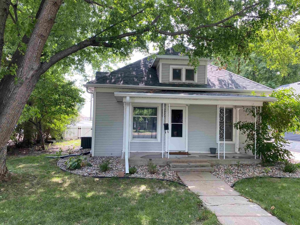 1120 W 22nd St, Kearney, NE 68845