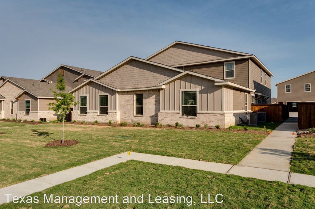 637 Harvest Moon Dr, Venus, TX 76084