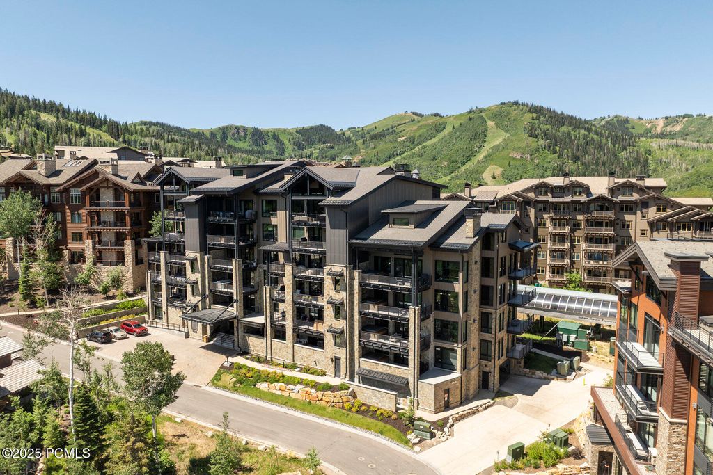 7697 Village Way Penthouse 404 - D569b48ea92b15b695e859497fef2e65 Full