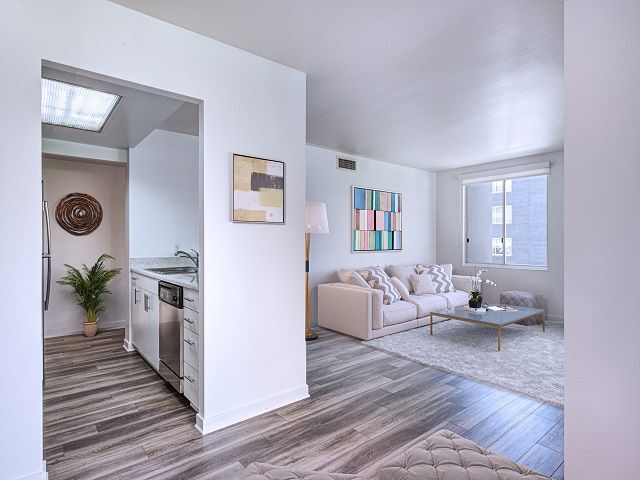 950 S  Flower St #601, Los Angeles, CA 90015