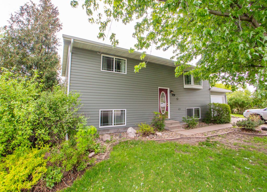 959 11th Ave SE, Valley City, ND 58072