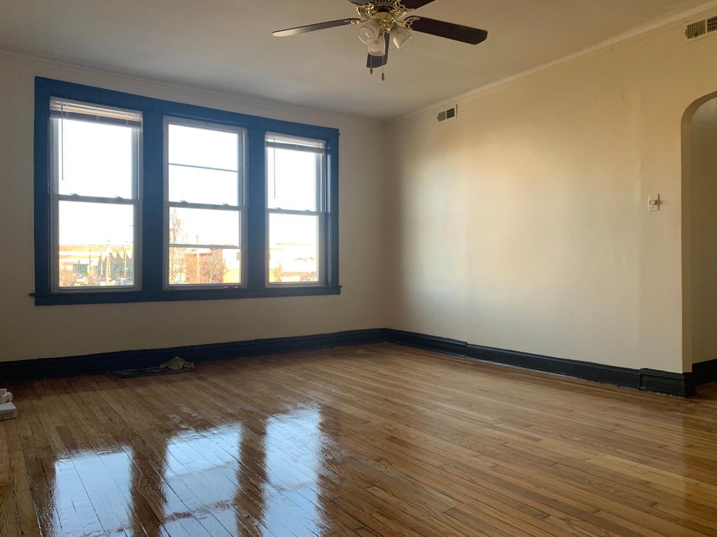 5701 W Roosevelt Rd #2W, Cicero, IL 60804