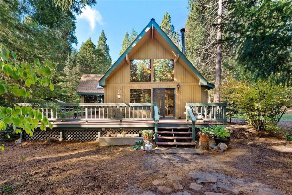 1808 Deetz Rd, Mount Shasta, CA 96067