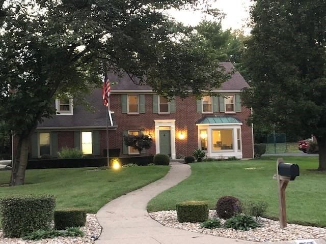 7985 Hunters Ridge Dr, West Chester, OH 45069
