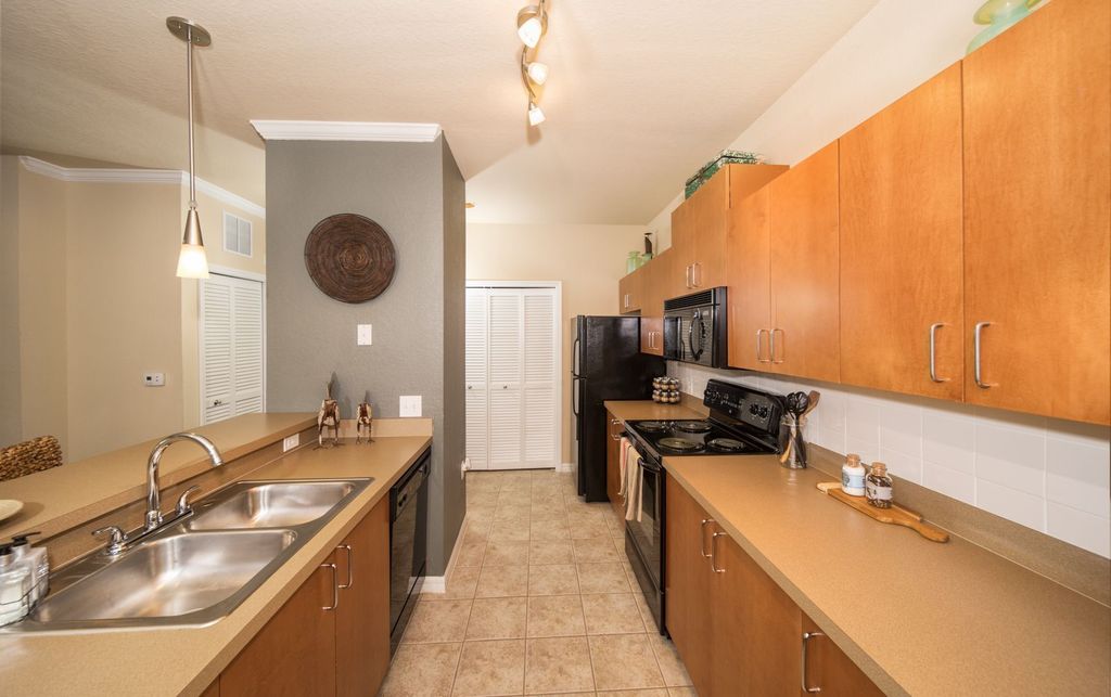 1930 Devonwood Dr, Wesley Chapel, FL 33544