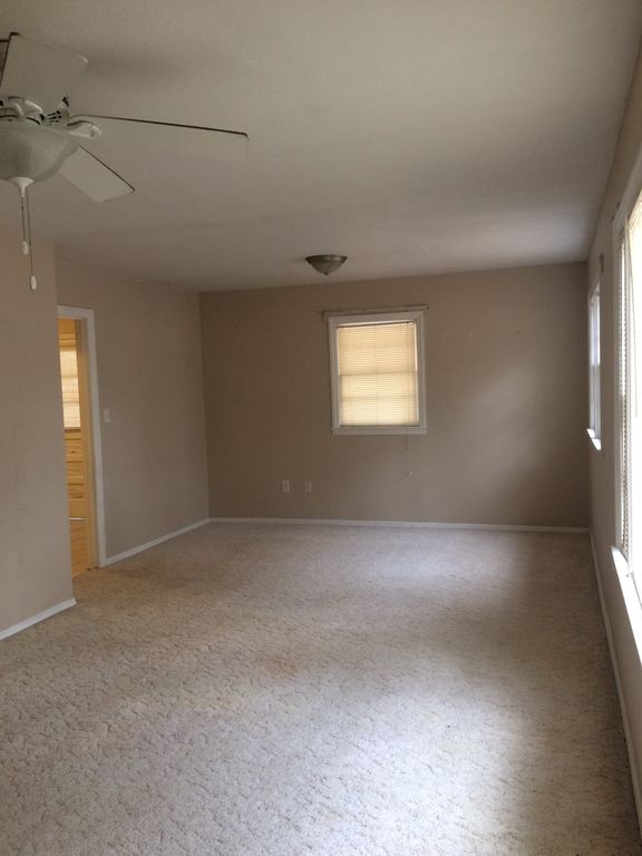 505 Eisenhower Dr, Hinesville, GA 31313
