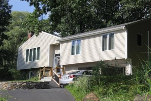 307 Grissom Rd, Manchester, CT 06042