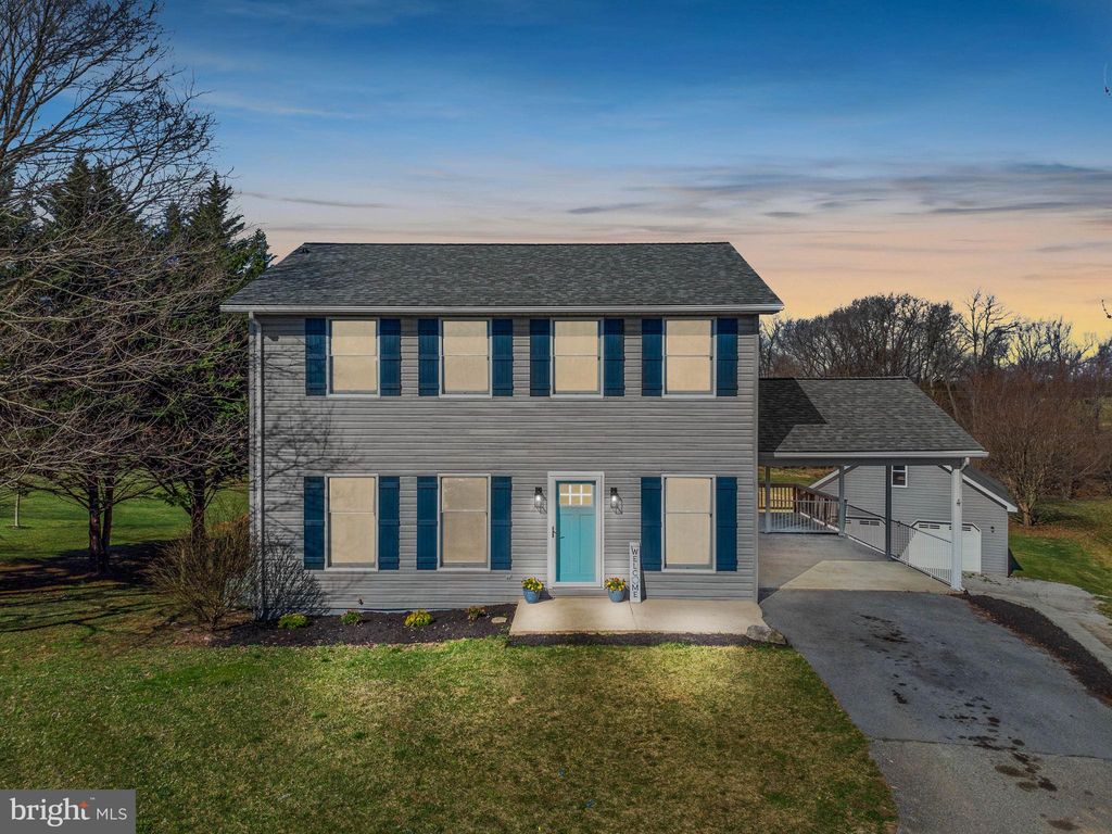 9816 Wandering Ln, Hagerstown, MD 21740