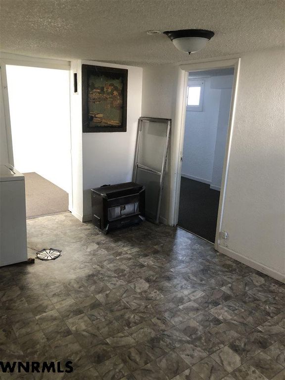 325 W Overland Dr, Scottsbluff, NE 2 Bed, 2 Bath Single 325 W Overland Dr, Scottsbluff, NE 2 Bed, 2 Bath Single