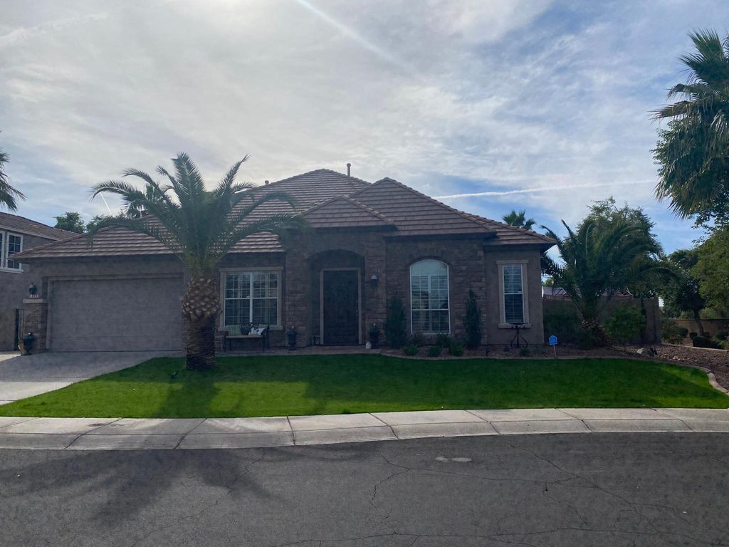 409 E Horseshoe Dr, Chandler, AZ 85249