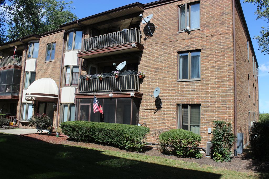 13535 Lamon Ave #106, Crestwood, IL 60418