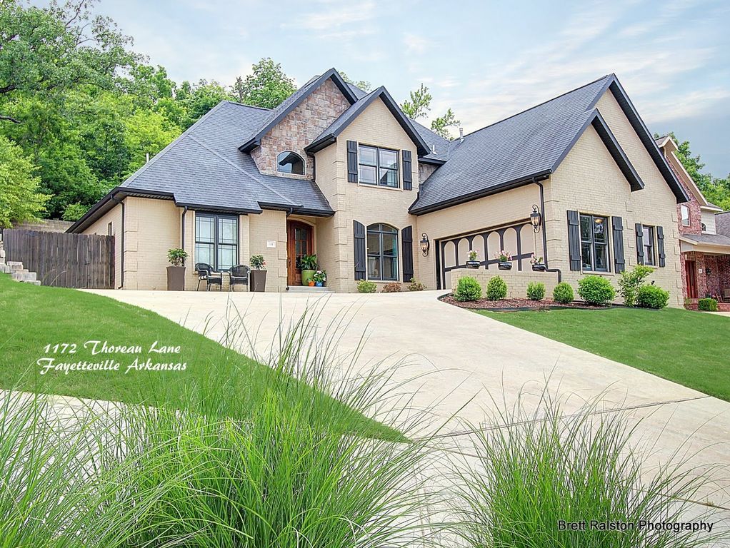 1172 N Thoreau Ln, Fayetteville, AR 72701