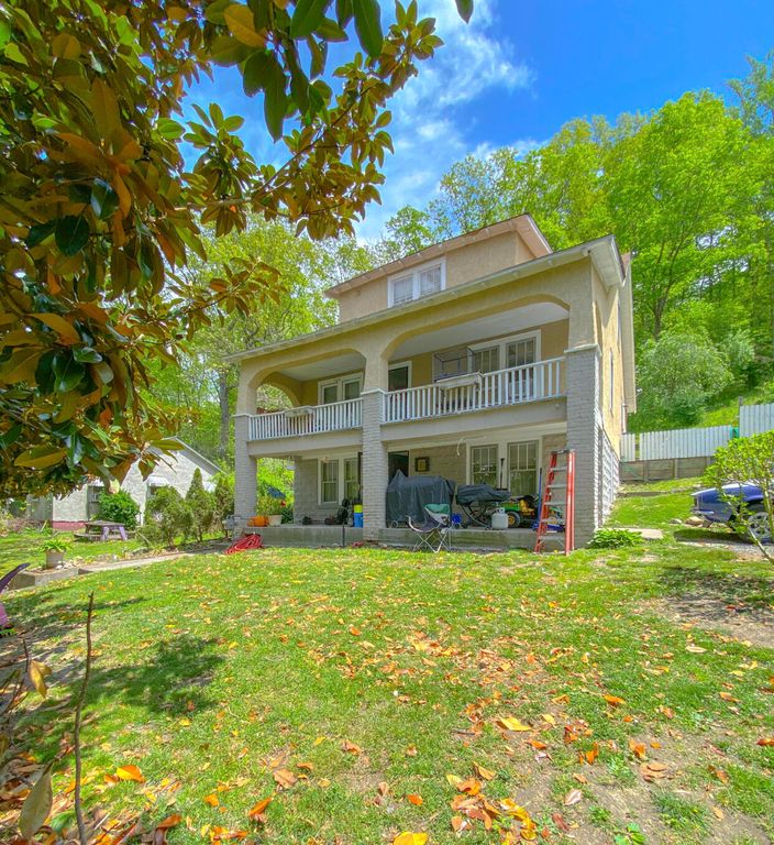 1849 S Carpenter Dr, Covington, VA 24426