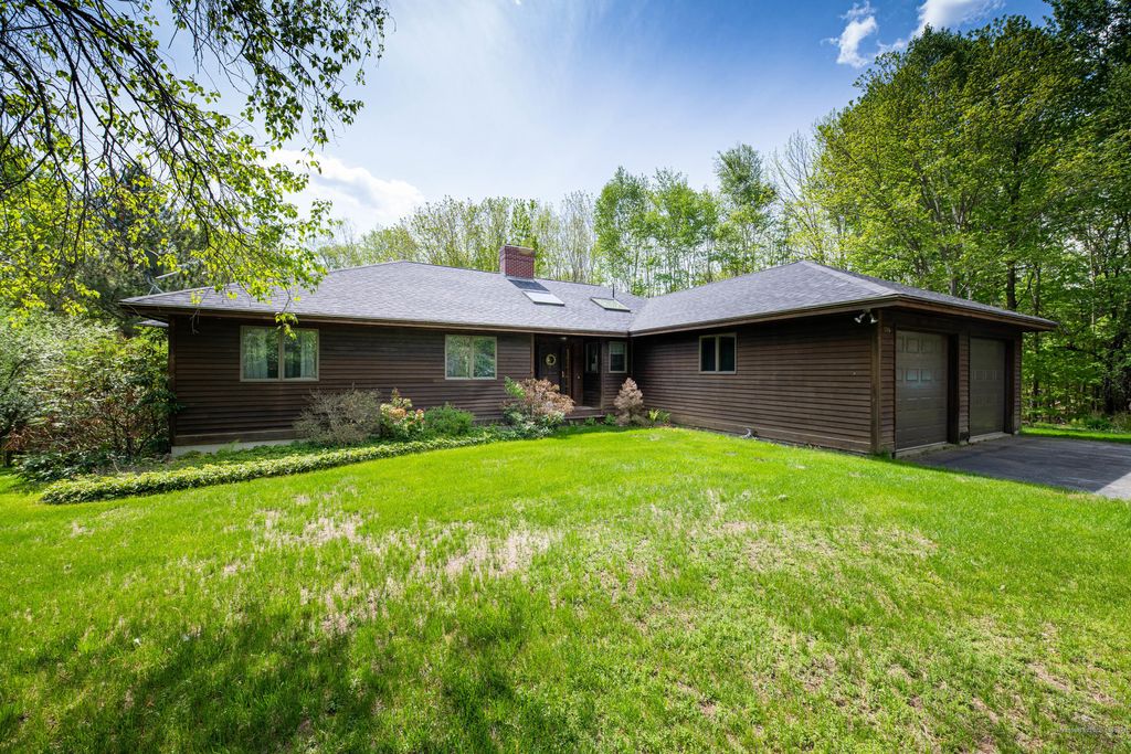 156 Bisco Rd, Paris, ME 04281