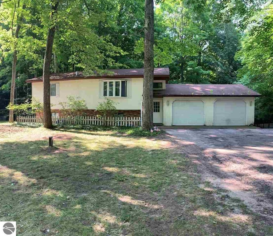 256 Peninsula Trl, Traverse City, MI 49696