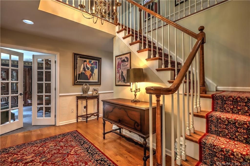 30 Laura Ln, Oxford, CT 06478