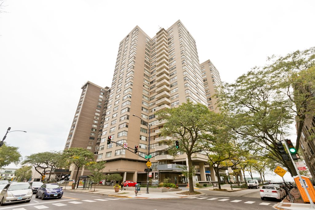 6301 N Sheridan Rd #20C, Chicago, IL 60660