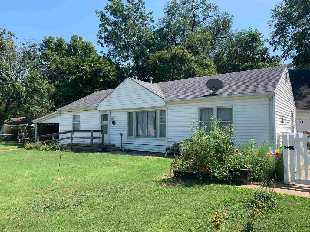 119 W Sherman Ave, Madison, KS 66860