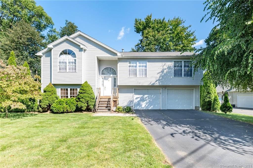 10 Ruby Ln, Stratford, CT 06614
