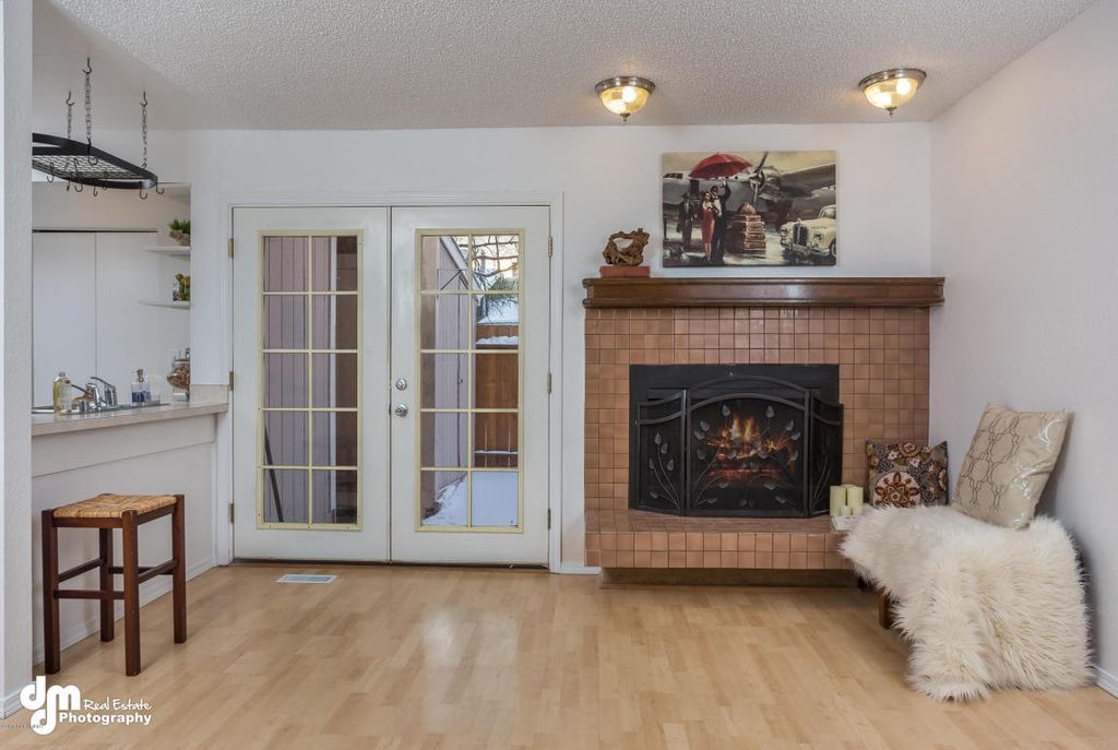 304 Deerfield Dr #304, Anchorage, AK 99515