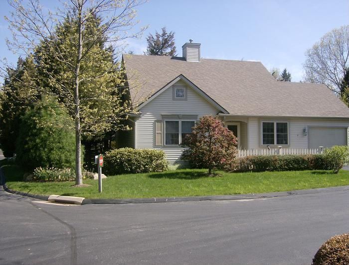 2 Cherry Blossom Ln, Niantic, CT 06357