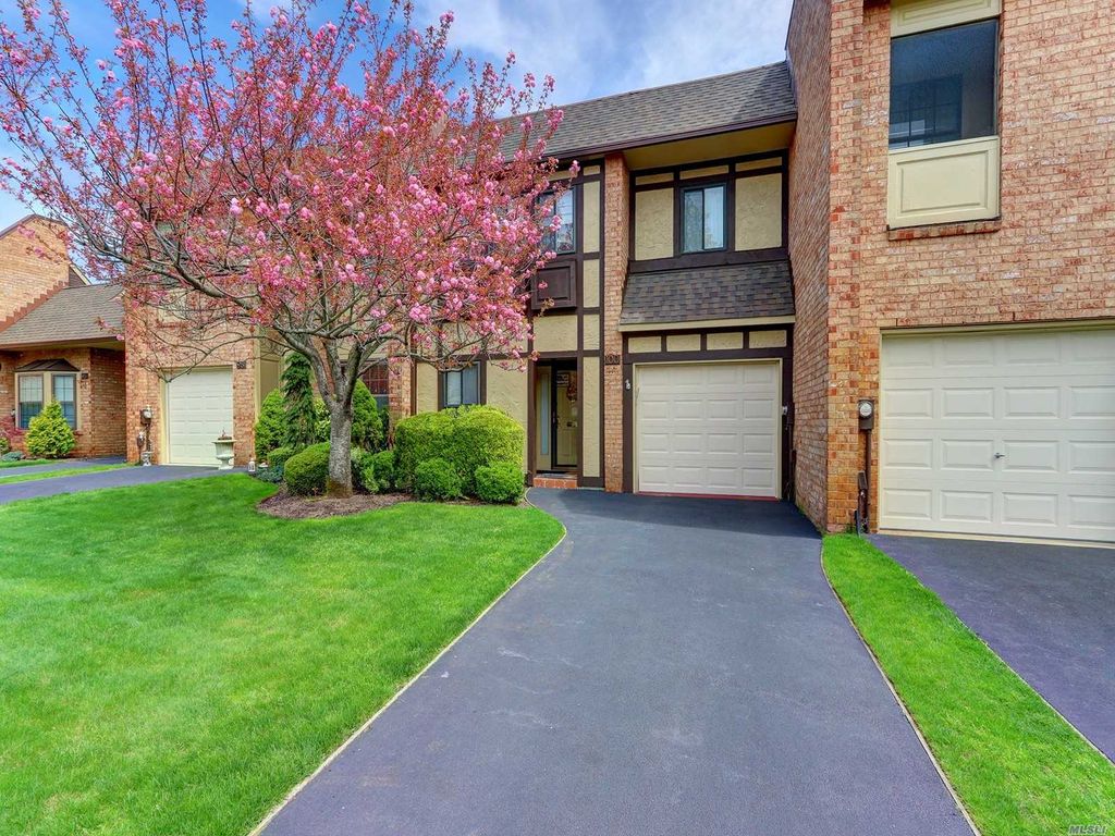 100 Southgate Cir, Massapequa Park, NY 3 Bed, 3 Bath Condo Trulia