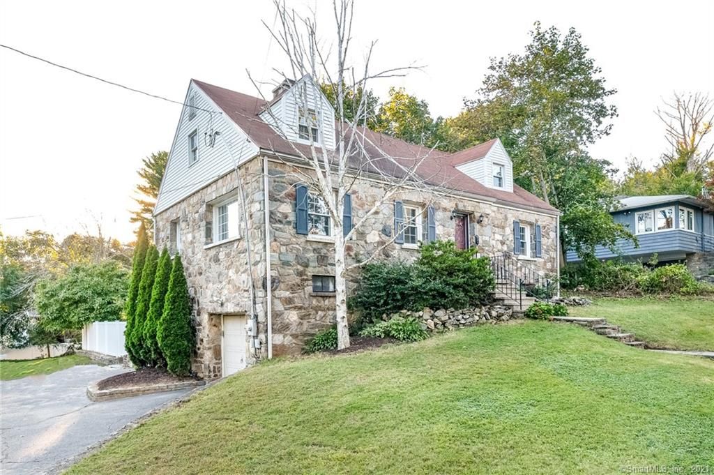 2995 Park Ave, Fairfield, CT 06825