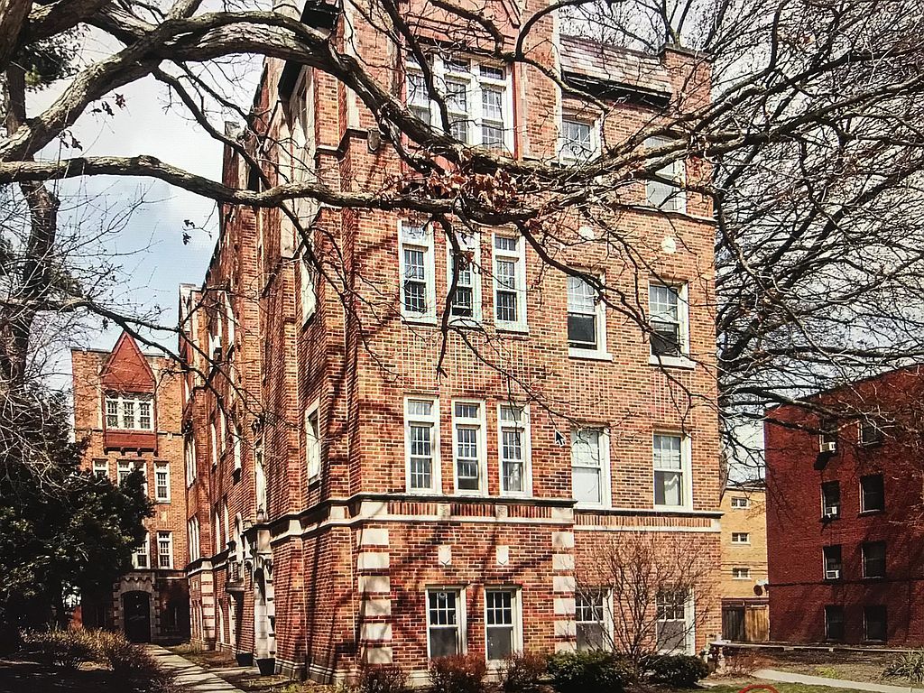 70 Pine Ave #3A, Riverside, IL 60546