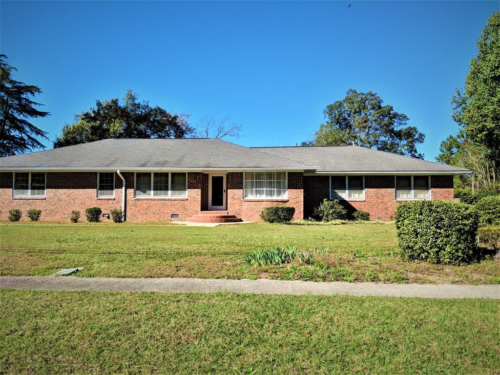 2216 Cleveland St, Elloree, SC 29047