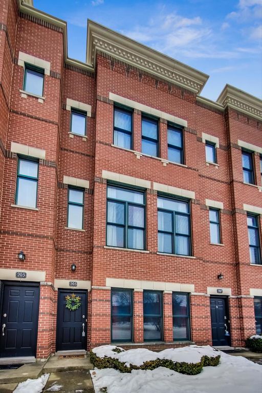 205 W Wood St #87, Palatine, IL 60067