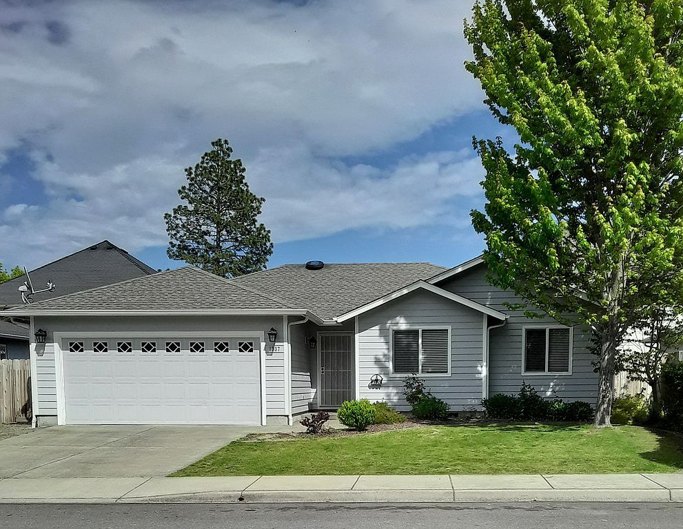 1337 Abby Ln, Grants Pass, OR 97527