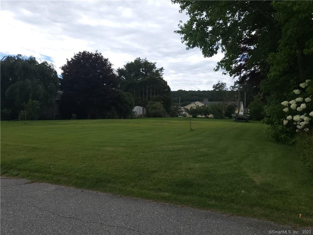 8 Race Rock Rd, Waterford, CT 06385