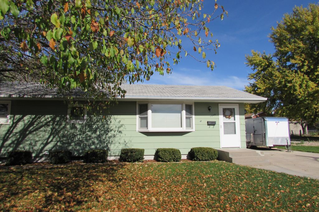 1445 Highland Dr, Ogallala, NE 69153