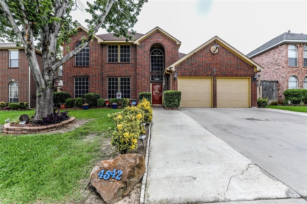 4542 Saint Andrews Dr, Grand Prairie, TX 75052