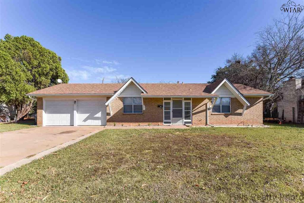 3 Rene Cir, Wichita Falls, TX 76306