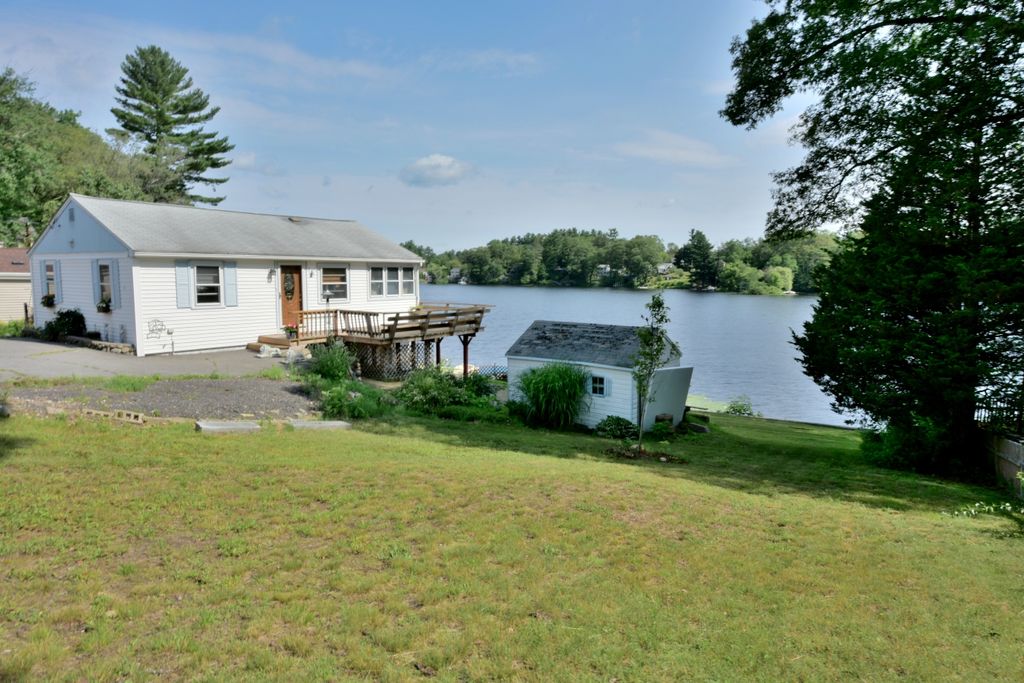 113 Lakeshore Dr, Georgetown, MA 01833