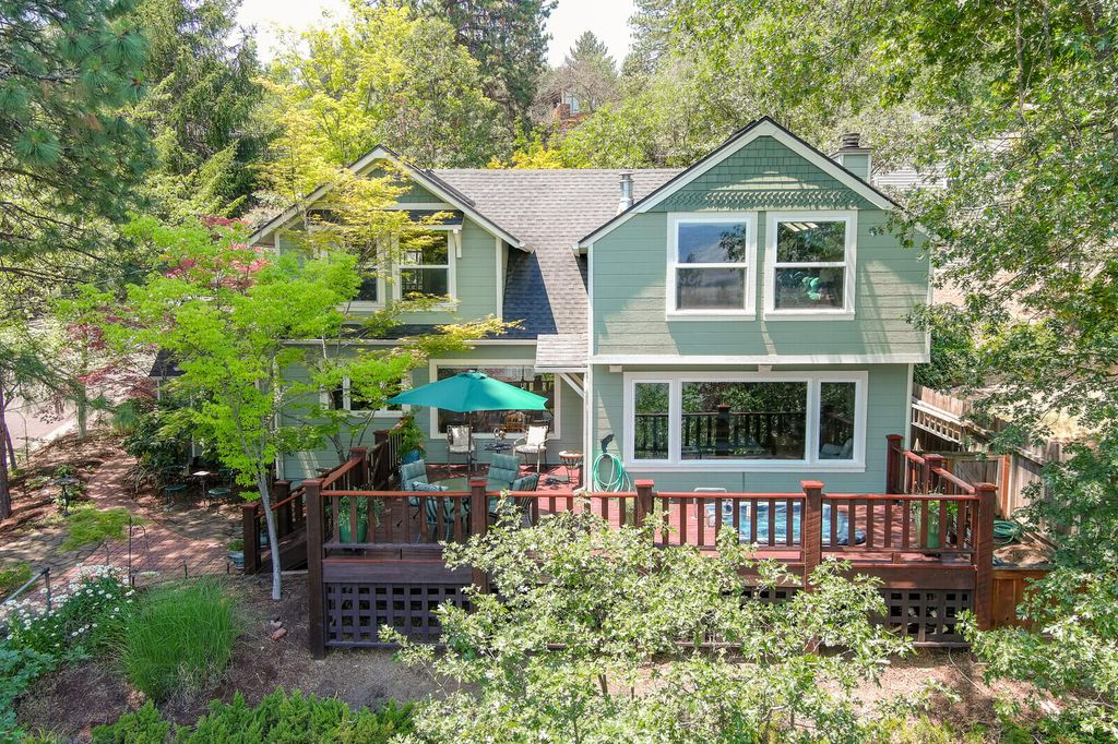 155 Hillcrest St, Ashland, OR 97520