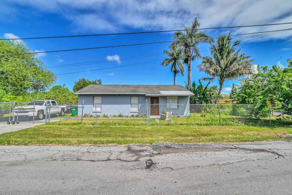 201 NW 3rd Ave, South Bay, FL 33493