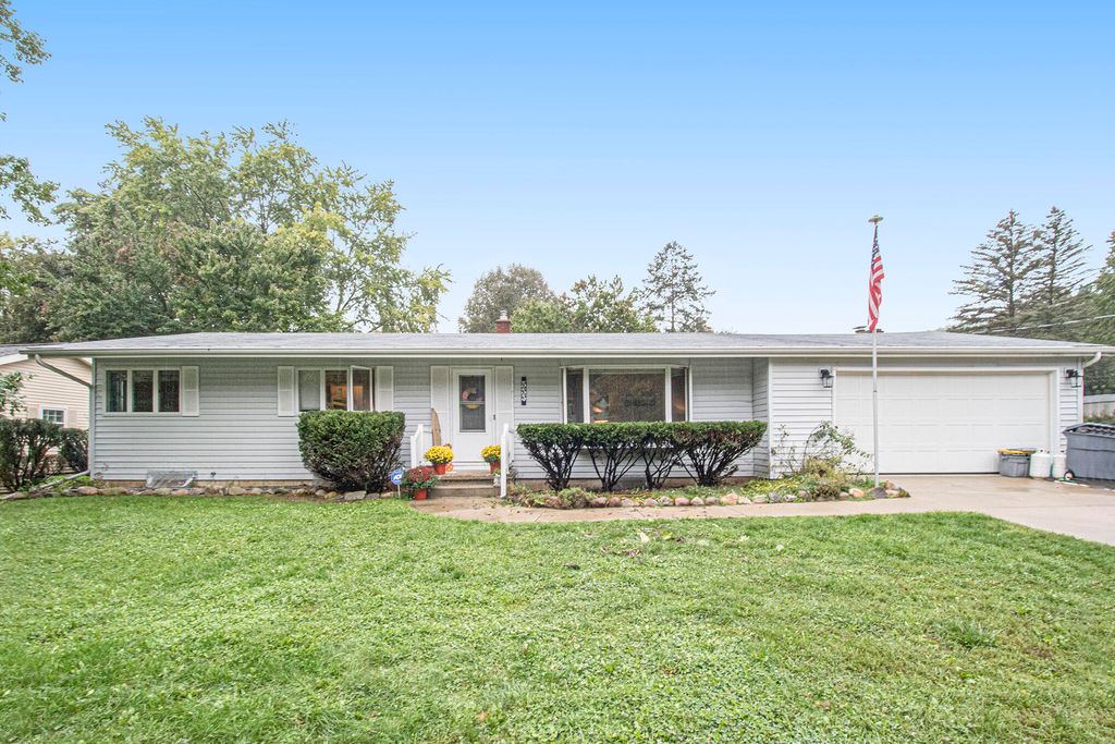 553 East Dr, Marshall, MI 49068