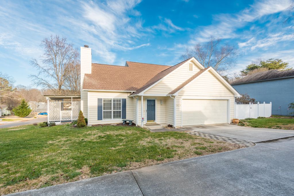 1424 Francis Station Dr, Knoxville, TN 37909