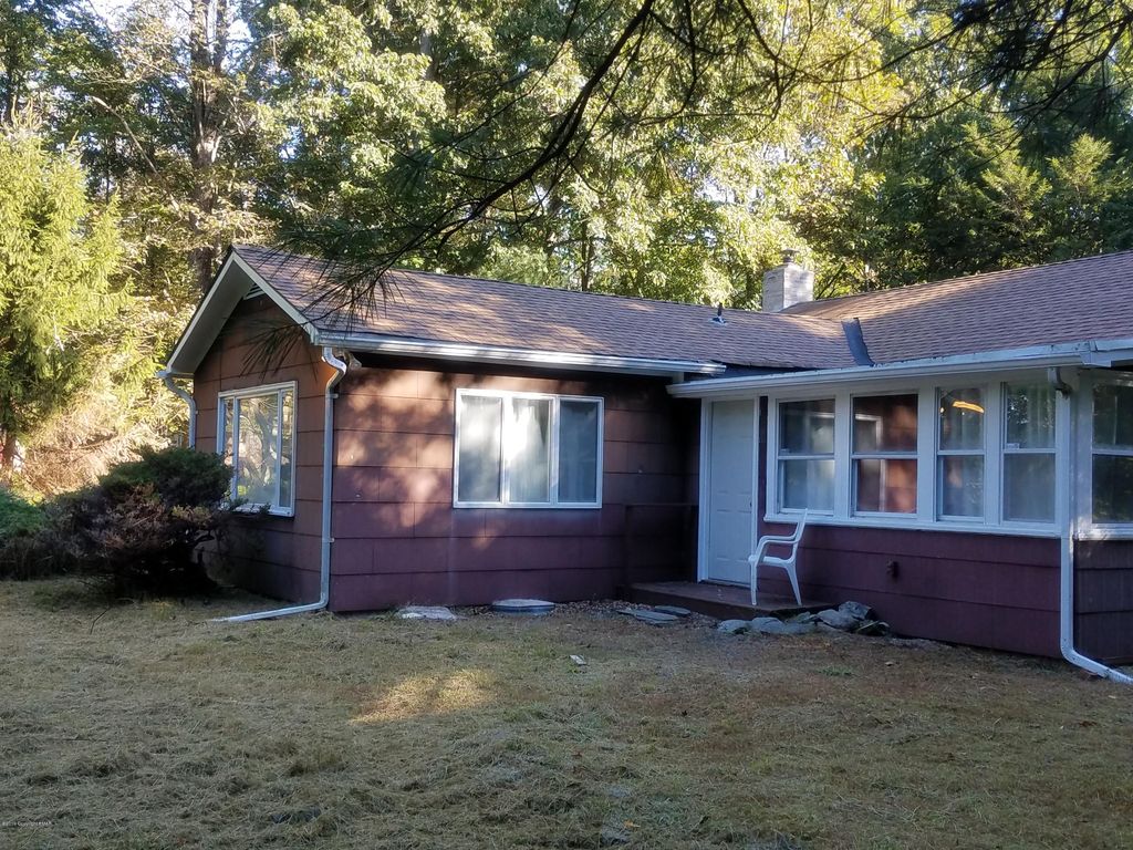 105 Chariton Dr, East Stroudsburg, PA - 2 Bed, 1 Bath Single-Family