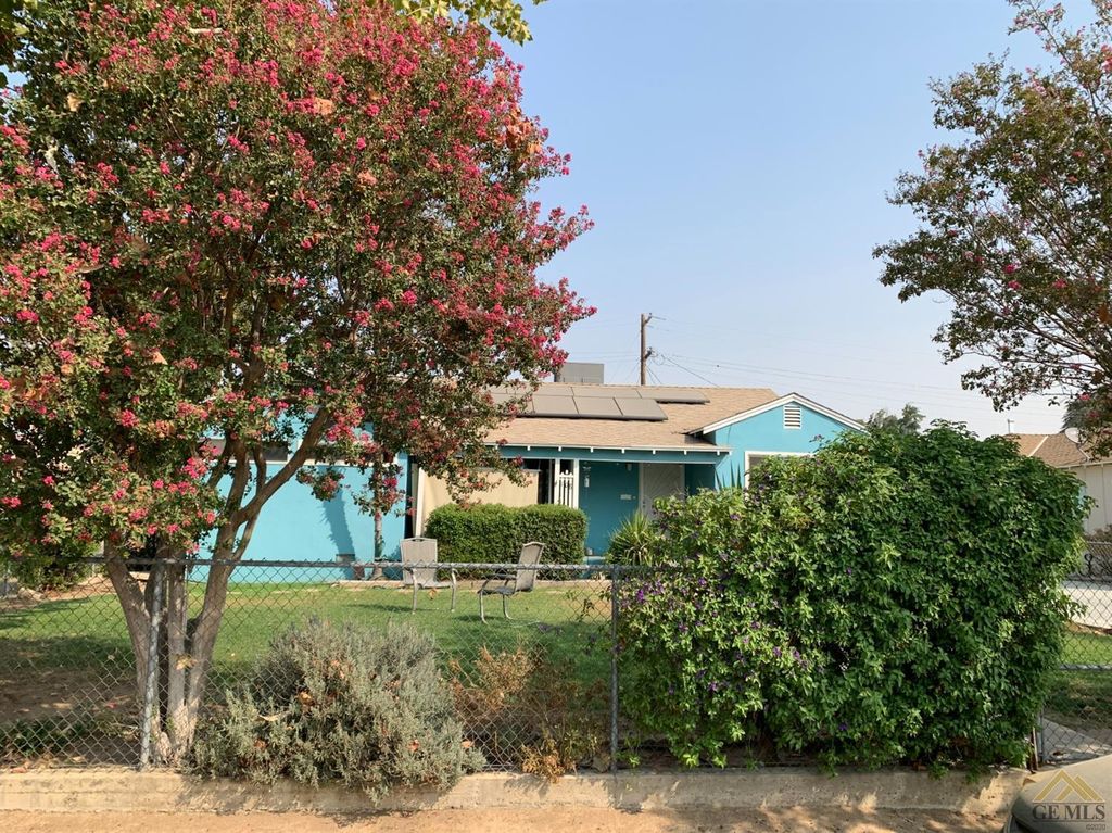 108 Circle Dr, Bakersfield, CA 93308