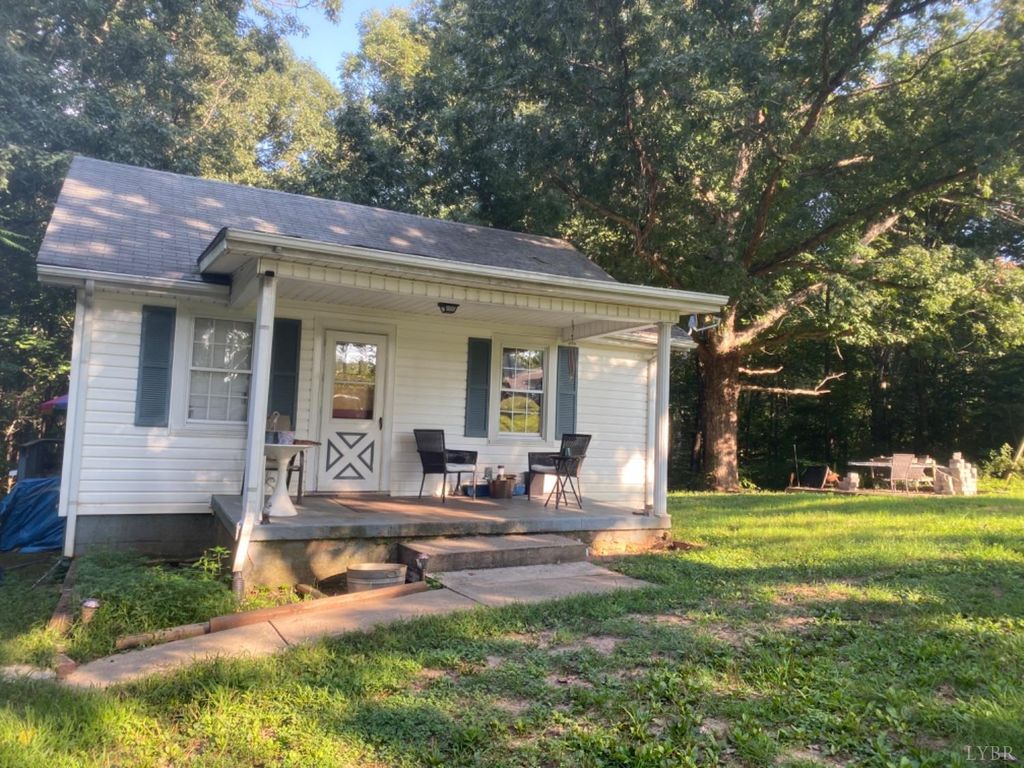 310 Smith Rd, Hurt, VA 24563