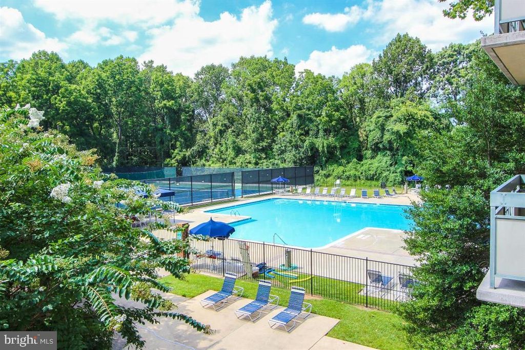 5450 Whitley Park Ter #805, Bethesda, MD 20814