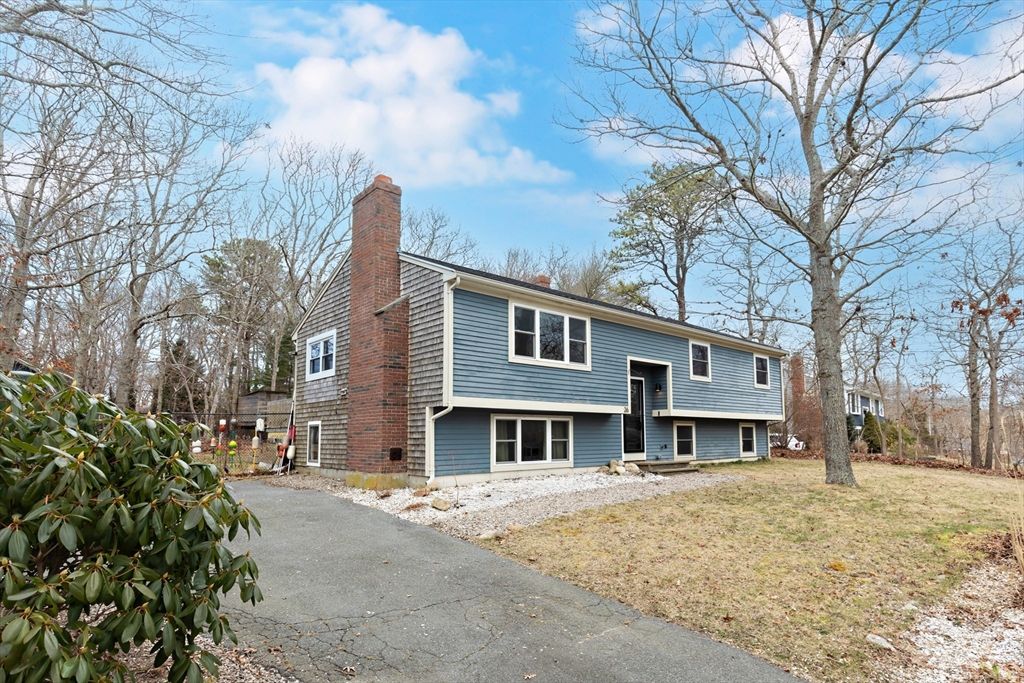 26 Spencer Dr, Plymouth, MA 02360