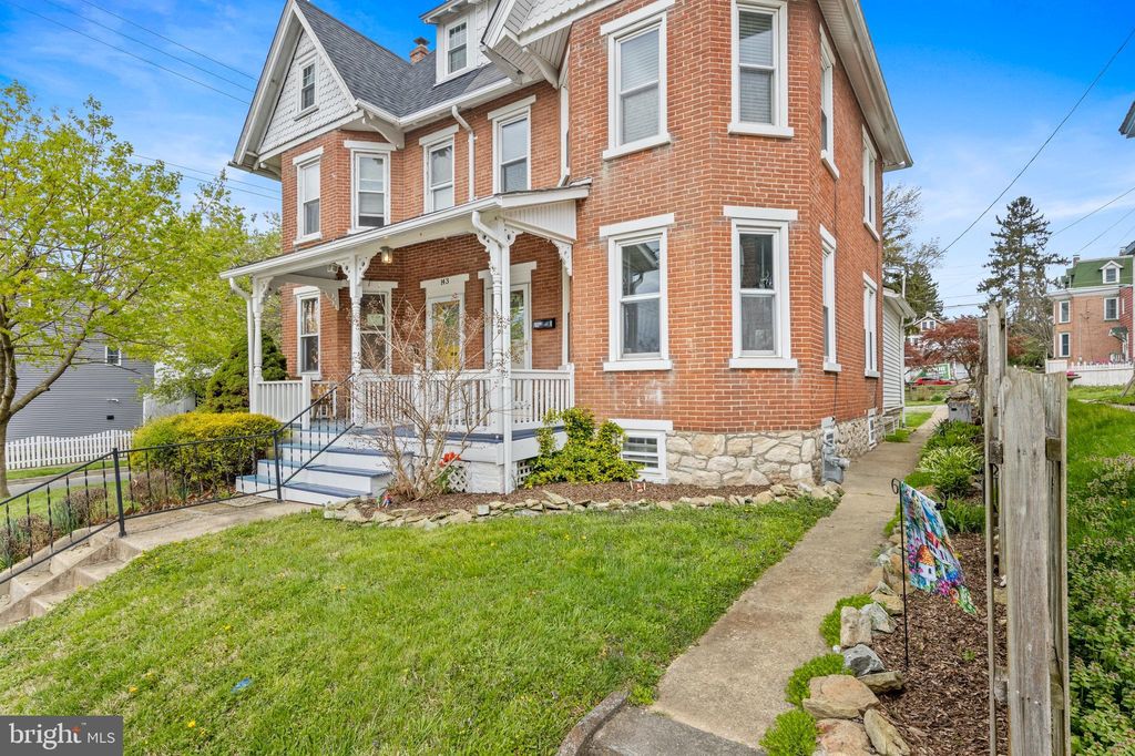 141 W  Mulberry St, Kennett Square, PA 19348